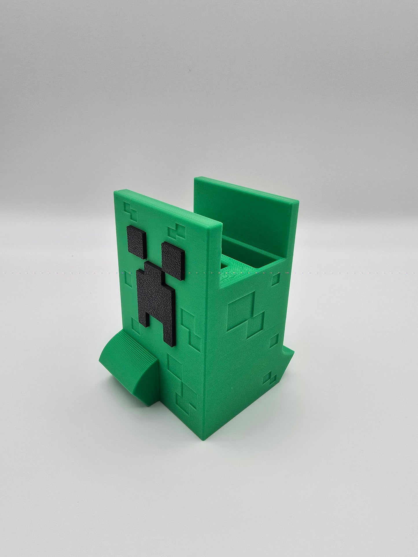 Minecraft Creeper Nintendo Switch controller and joy-con holder, custom 3D printed green gaming accessory