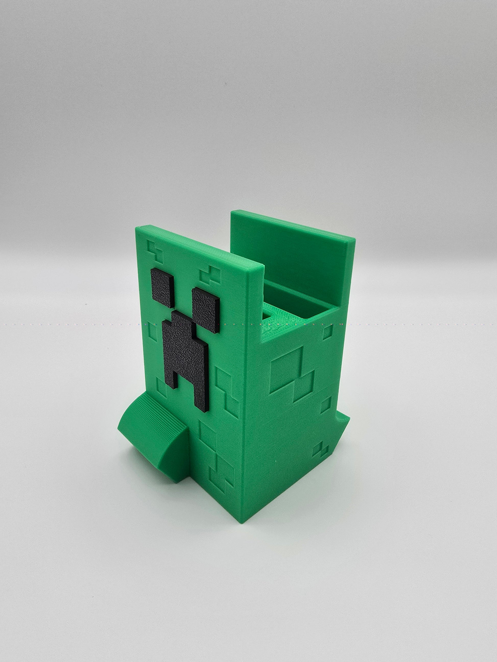 Minecraft Creeper Nintendo Switch controller and joy-con holder, custom 3D printed green gaming accessory